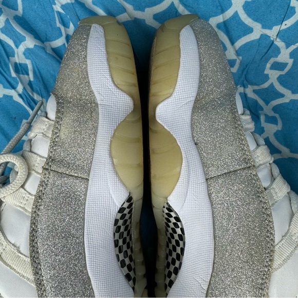Nike Women’s size 7 Air Jordan 11 retro Vast grey glitter sparkle wmns sneakers - Picture 8 of 11
